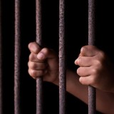 Мектеп мұғалімі 14 жастағы оқушысына қырындаймын деп 40 жылға сотталып кетті