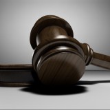 СҚО-да адамды балтамен өлтірген әйел 14 жылға бас бостандығынан айырылды