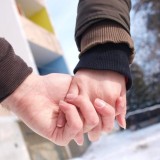 21 жастағы бойжеткеннің 2 жыл бойы сөйлесіп жүрген жігіті өзінің әкесі болып шығады