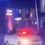 Атырауда көліктің терезесінен фейерверк атқан жастар қамауға алынды