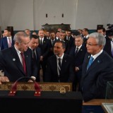 Ердоған Қазақстанға османдық каллиграфтың қолынан шыққан Құранды сыйлады