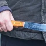 Шымкентте көшенің қақ ортасында әйелді пышақтап өлтірген тұрғын жазадан құтылып кетті