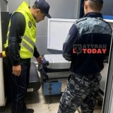 Әуежайдағы жолаушының «сөмкемде тапанша бар» деген сөзі дүрбелең тудырды