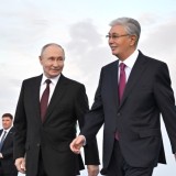 Тоқаев Путинді елорда әуежайында қарсы алды