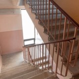 Көкшетауда 7 жасар бала подъезде биіктен құлап кетті