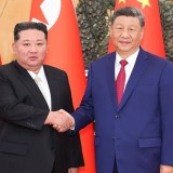 Си Цзиньпин жеті жылдан кейін Солтүстік Кореяға барды