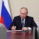 Путин шетелге кеткен ресейліктердің мүлкін тұтқындау туралы заңға қол қойды