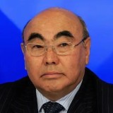 Асқар Ақаев Садыр Жапаровқа 8-10 жылдық мандат қажет екенін айтты
