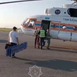 Жарақат алған ер адам Өскеменге тікұшақпен жеткізілді