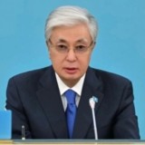 Тоқаев Конституцияның қабылдануына байланысты рақымшылық жасау туралы заңға қол қойды