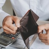 Қазақстандықтардың банктер алдындағы қарызы 1 трлн теңгеден асты