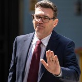 Ұлыбритания: жаңа премьер-министр қызметіне кірісті