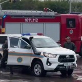 Астанада құтқарушылар су басқан көшелерден көліктерді эвакуациялап жатыр