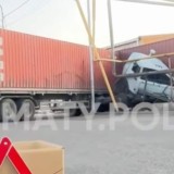 Алматыда КАМАЗ пойызбен соқтығысып, жүргізуші жарақат алды