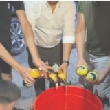 Ерекше тренд: жастар алкоголь сатып алып, көшеде төгіп жатыр