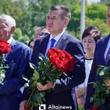 Шығыс Қазақстандағы Абай ескерткішінің жанында ақынның өлеңдері оқылды