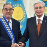 Мемлекет басшысы ғалым Тұрсын Жұртбайға бірінші дәрежелі «Барыс» орденін табыстады