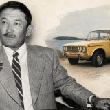 13 жасында рөлге отырған, айына 5 мың шақырым жүрген: Шәмші Қалдаяқов қандай көлік мінген?