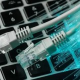 Үкімет: мектептегі полицияның міндеті түсіндіру сабақтарымен шектелмеуге тиіс