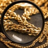 Павлодарда ломбард қызметкері казино ойнау үшін клиенттердің алтынын ұрлаған