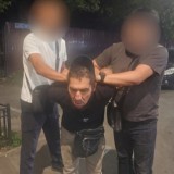 Автобус ішінде төбелесіп, пышақ ала жүгіргендер ұсталды