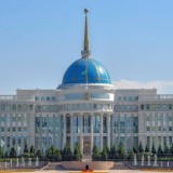 Мемлекет басшысы Халық жазушысын мерейжасымен құттықтады