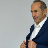Экс-президентті сот отырысы кезінде ауруханаға алып кетті