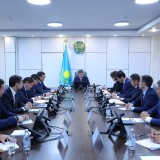 Олжас Бектенов Президенттің медициналық ақпараттық жүйелерді біріктіру жөніндегі тапсырмаларының орындалу барысын тексеріп, денсаулық сақтау саласындағы ЖИ шешімдерімен танысты
