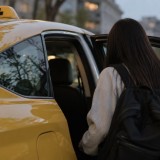 Алматыда такси жүргізушісі оқушыға тиіскен деген шағым түсті