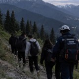 Аюдың даусынан қорыққан жастарға құтқарушылар көмектесті