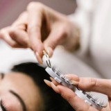 Жасанды кірпік ұзарту көзге қалай әсер етеді?