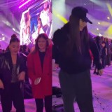 "Ел қара жамылып отыр": Мөлдір Мұқанның концерттегі биі сынға қалды