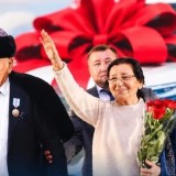 Жүрсін Ерманның 75 жылдық мерейтойына орай ұлытаулықтар ақынға көлік тарту етті