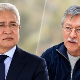 "Тасмағамбетов арқасын тосты": Досхан Жолжақсынов композитор Нұрғиса Тілендиевке қалай атақ алып берген?