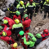 26 сағат жер астында: үңгірде қамалған ер адам тірі табылды