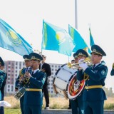 Республика күні: Шымкентте 100 метрлік ту тұғырына Мемлекеттік ту көтерілді