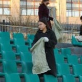 «Таза Қазақстан»: Жезқазғанда футбол жанкүйерлері матчтан кейін қоқысты жинап кетті