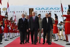 Мемлекет басшысын Пәкістан Президенті Асиф Али Зардари қарсы алды