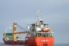 Иран Ормуз бұғазын қайта жапты: бірнеше коммерциялық кеме шабуылға ұшырады