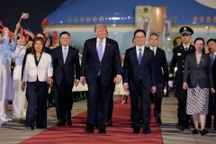 Трамп он жылдан кейін алғаш рет Қытайға ресми сапармен барды