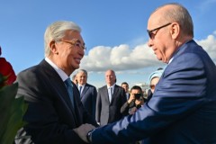 Қасым-Жомарт Тоқаев Тәуелсіздік сарайында Режеп Тайип Ердоғанды ресми түрде қарсы алды