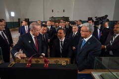 Ердоған Қазақстанға османдық каллиграфтың қолынан шыққан Құранды сыйлады