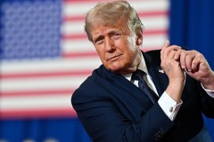 Трамп Иран картасын АҚШ туының түстерімен жариялады