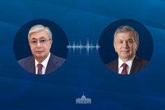 Тоқаев пен Мирзиёев қазақ-өзбек қатынастарының дамуын талқылады