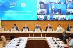 Депутаттардың төсбелгісі өзгереді: Алтыннан бас тартылады
