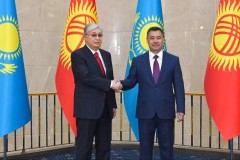 Тоқаев Садыр Жапаровты Қырғызстанның Тәуелсіздік күнімен құттықтады
