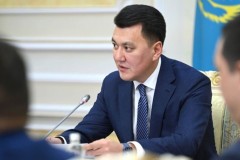 Мұның бәрі ұлттың дамуына кері әсер ететін ескірген нарративтер – Ерлан Қарин нағыз қазақтар мен шала қазақтар туралы