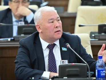 "Қолын қанға малған жүргізуші әлі күнге дейін қамалған жоқ": Депутат Алматыдағы жол апаты туралы шындықты айтты (ВИДЕО)