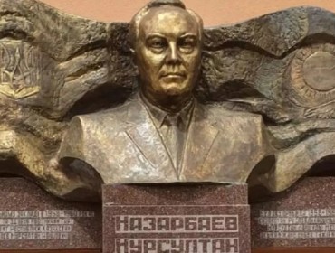 Украина Назарбаевқа орнатқан ескерткішті бұзбайтын болды