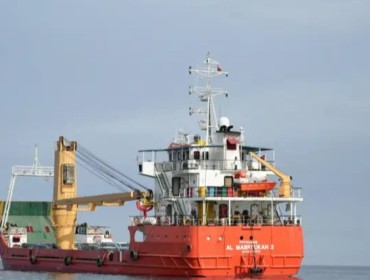 Иран Ормуз бұғазын қайта жапты: бірнеше коммерциялық кеме шабуылға ұшырады